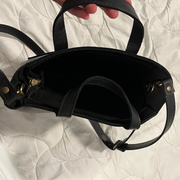 Portland leather crossbody - Picture 7 of 9